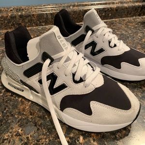 WOMEN'S NEW BALANCE 997 SPORT CASUAL SHOES